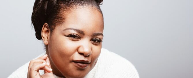 woman smiling as a chronic pain sufferer while reclaiming sexual intimacy
