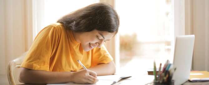 A person scribbling notes as they evaluate what is the right sex coach training program